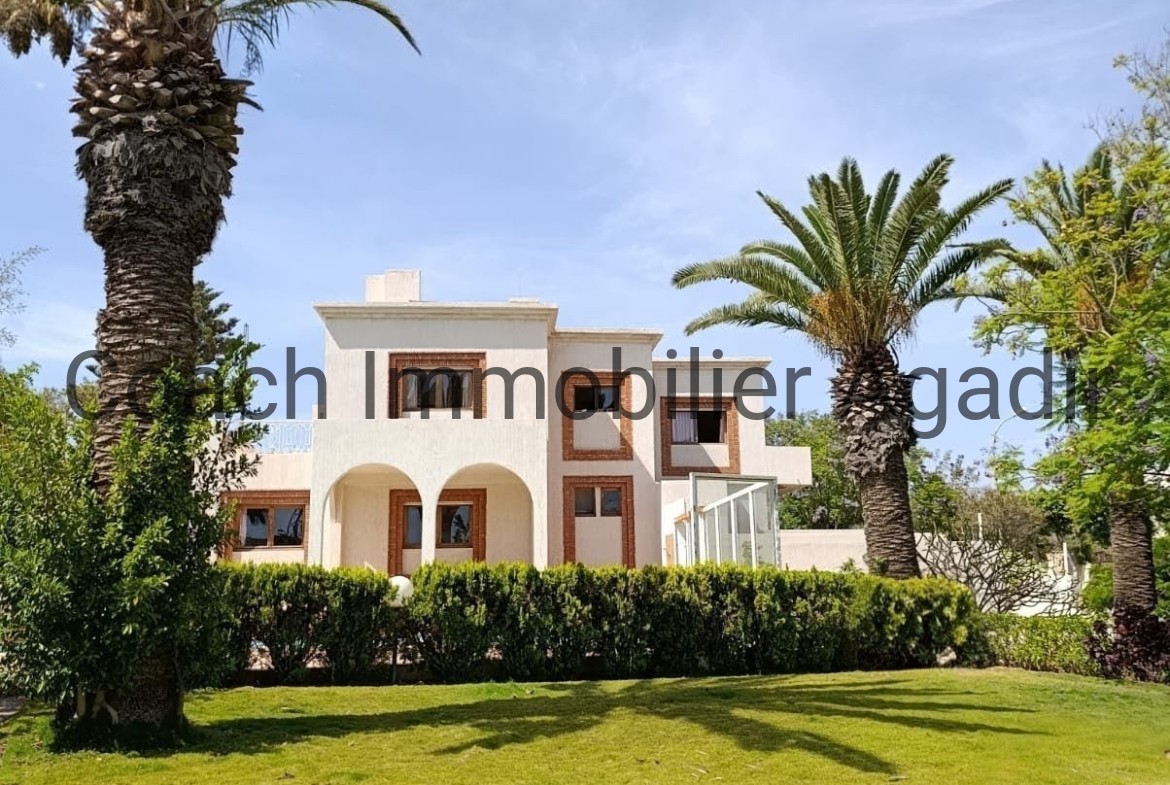 ILLIGH : VASTE VILLA SUR PARCELLE 1500M² PISCINE, VUE MER