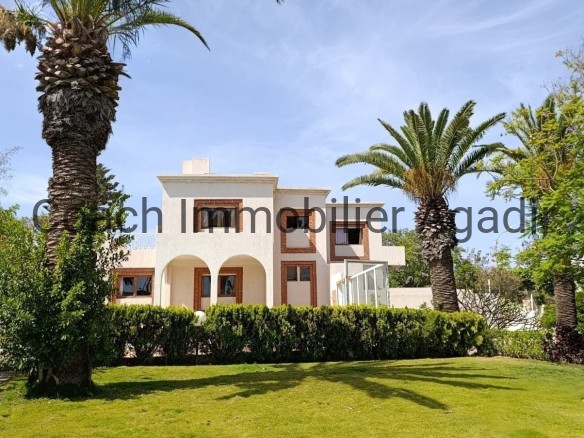 ILLIGH : VASTE VILLA SUR PARCELLE 1500M² PISCINE, VUE MER