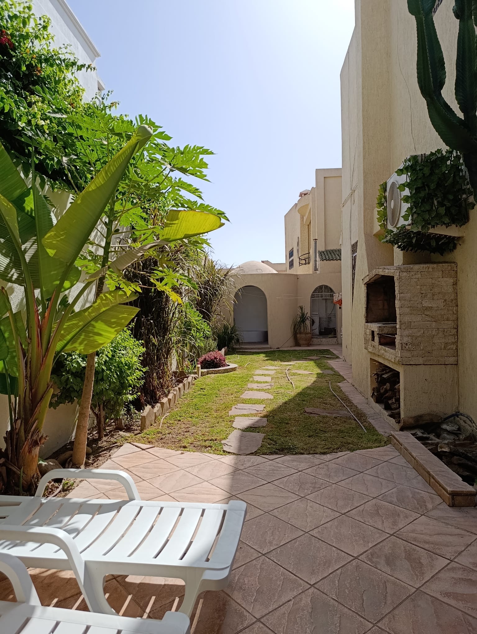 SONABA : villa 4 chambres à louer à l’année ; proche de la mer