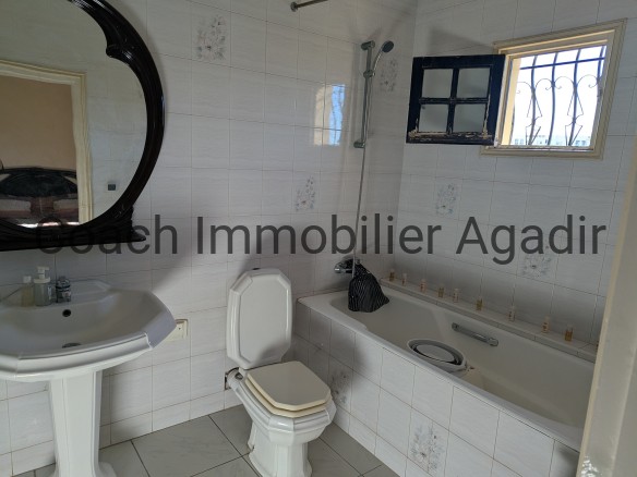 TADDART AGADIR : villa à rafraîchir dans une impasse