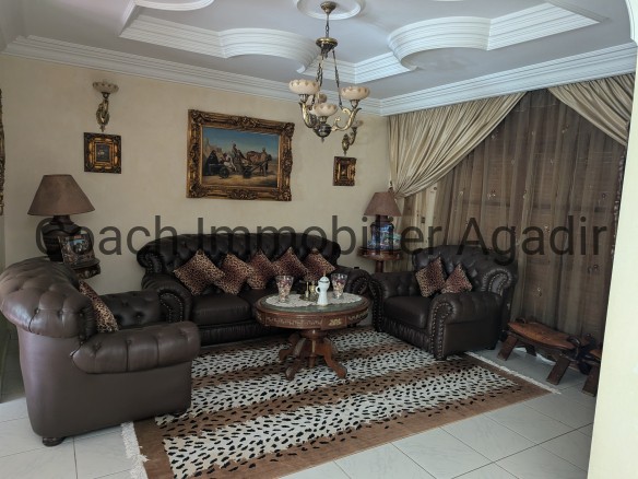 TADDART AGADIR : villa à rafraîchir dans une impasse