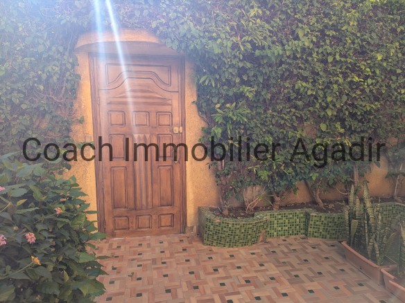 TADDART AGADIR : villa à rafraîchir dans une impasse