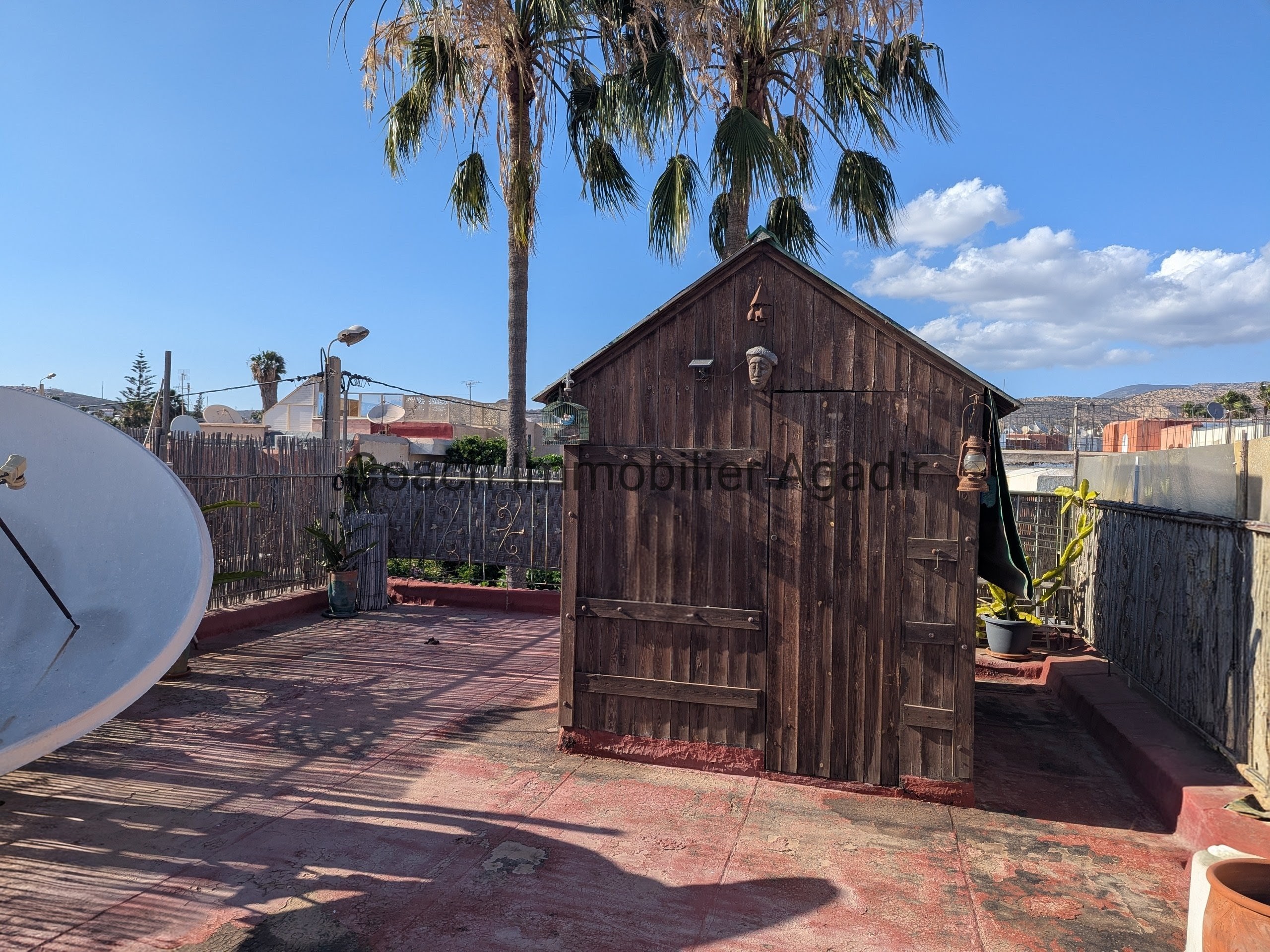 CHARAF AGADIR : villa à rafraîchir ; terrasse de toit vue mer