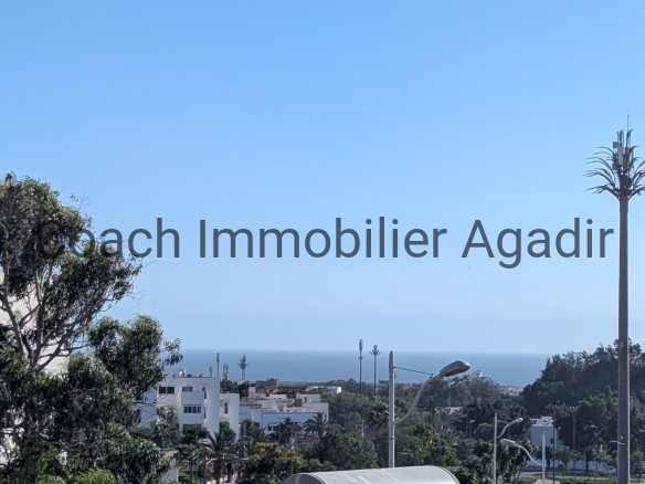 CHARAF AGADIR : villa à rafraîchir ; terrasse de toit vue mer