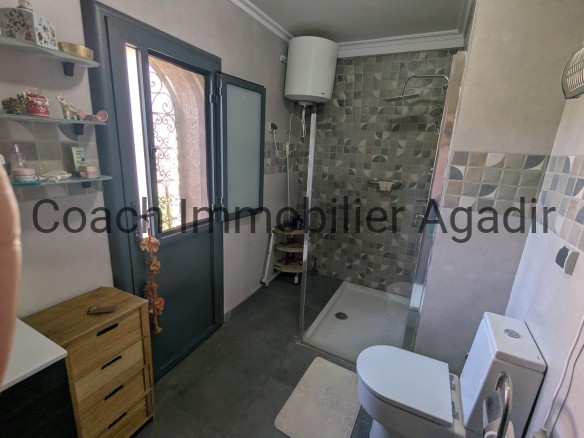 CHARAF AGADIR : villa à rafraîchir ; terrasse de toit vue mer
